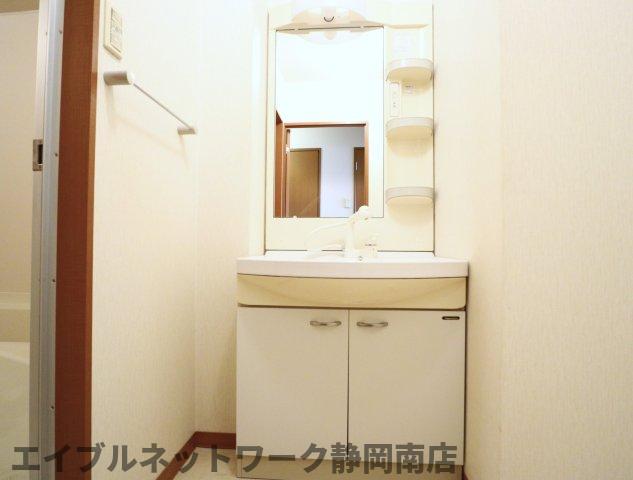 洗面設備　使いやすい洗面所です