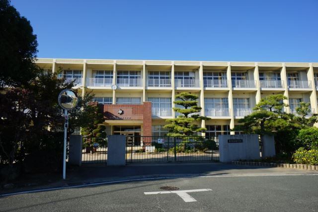 中学校　豊川市立南部中学校（中学校）まで1166m