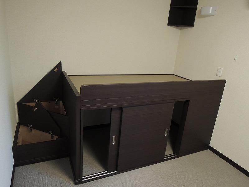 居室・リビング　造り付けベット