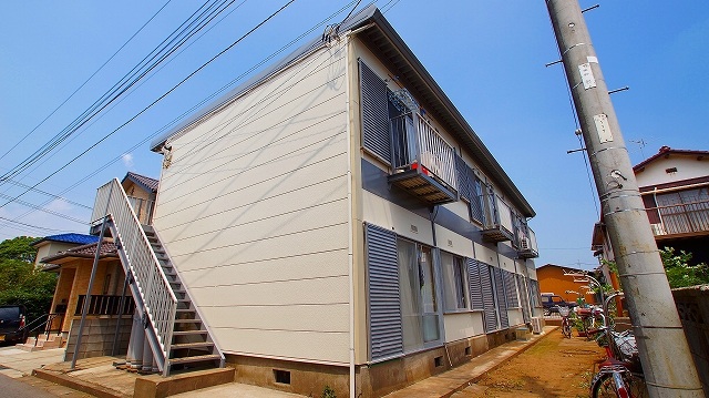 【サンハイツ浦住の建物外観】