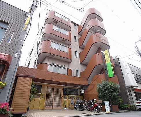 京都市下京区橘町のマンションの建物外観