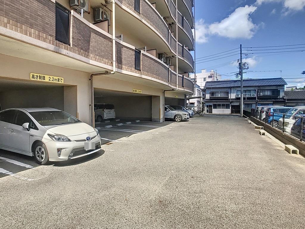 【下関市上新地町のマンションの駐車場】