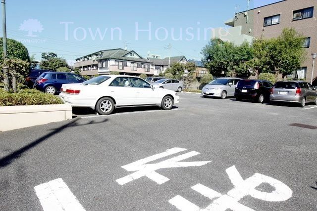 【船橋市上山町のマンションの駐車場】