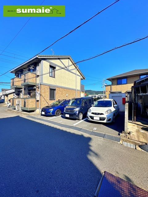 【和歌山市木ノ本のアパートの駐車場】