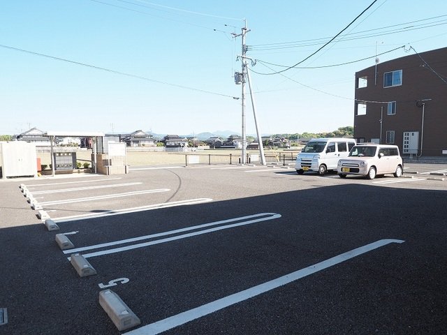 【田川市大字伊田のアパートの駐車場】