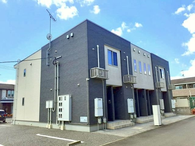 田川市大字伊田のアパートの建物外観