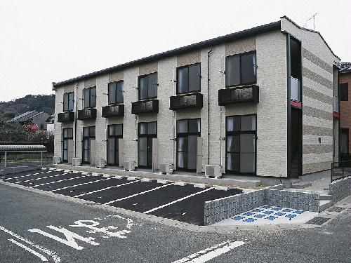 【蒲郡市緑町のアパートの建物外観】