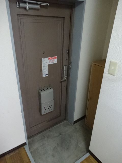 【マンションカトレアIの玄関】