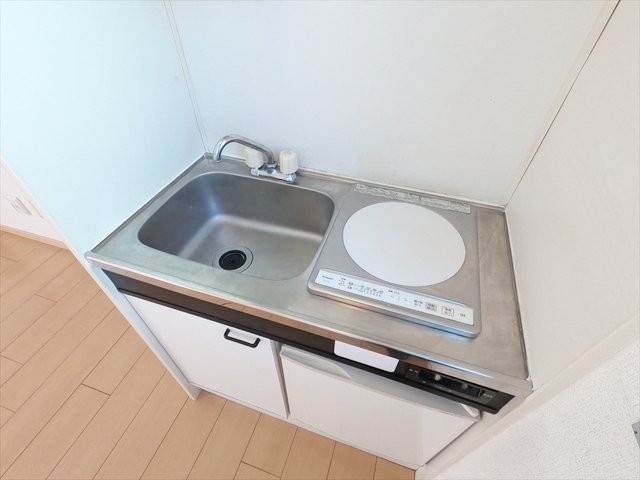 キッチン　キッチン横には窓が有ります！