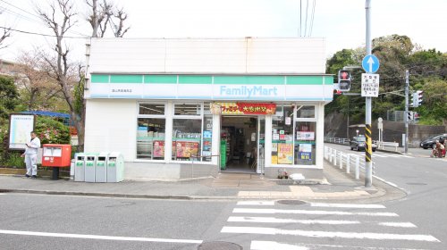 【ファミールコヤマのコンビニ】