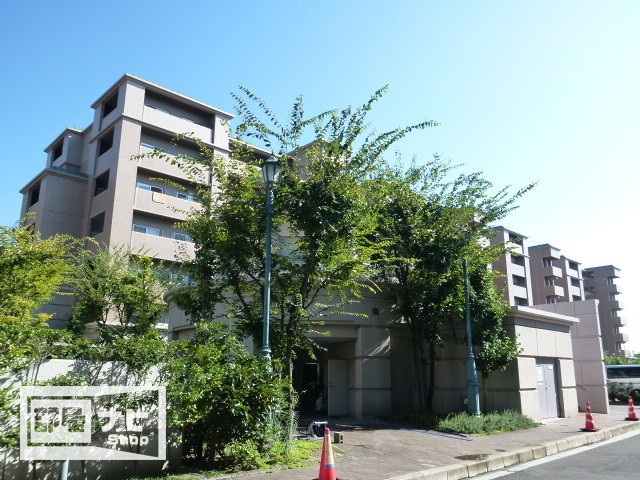 【アルファシティ屋島四番館の建物外観】