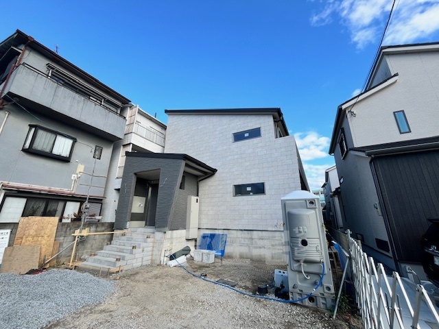 【宇治市広野町のアパートの建物外観】