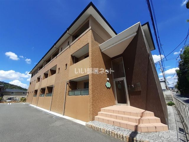 【ｓｃｈｏｎｅ小町の建物外観】