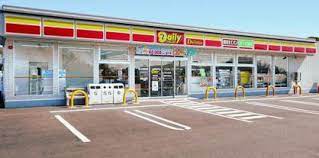 コンビニ　デイリーヤマザキ 七里駅前店、（コンビニ）まで650m
