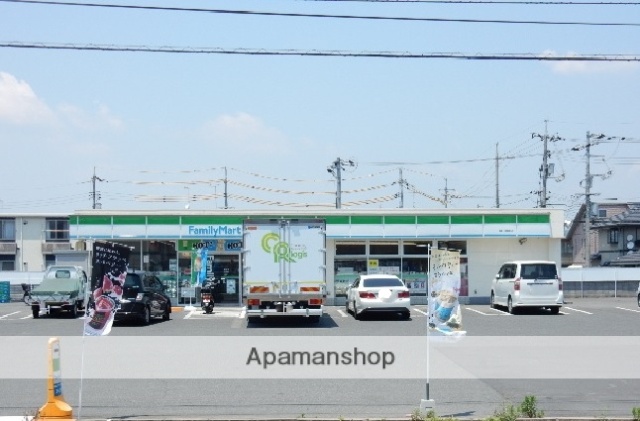 コンビニ　ファミリーマート　庭瀬店（コンビニ）まで800m