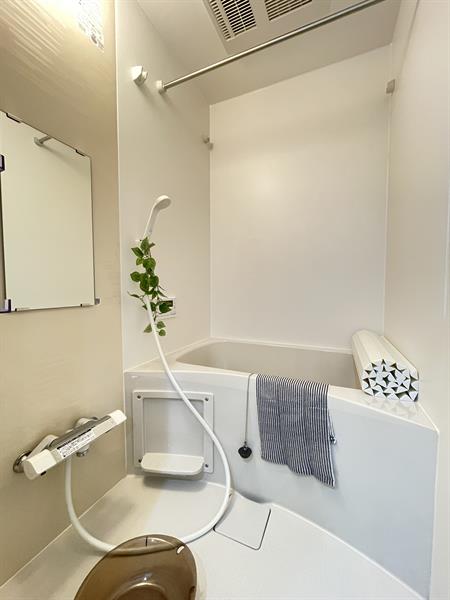 バス・シャワールーム　浴室乾燥機付きです！