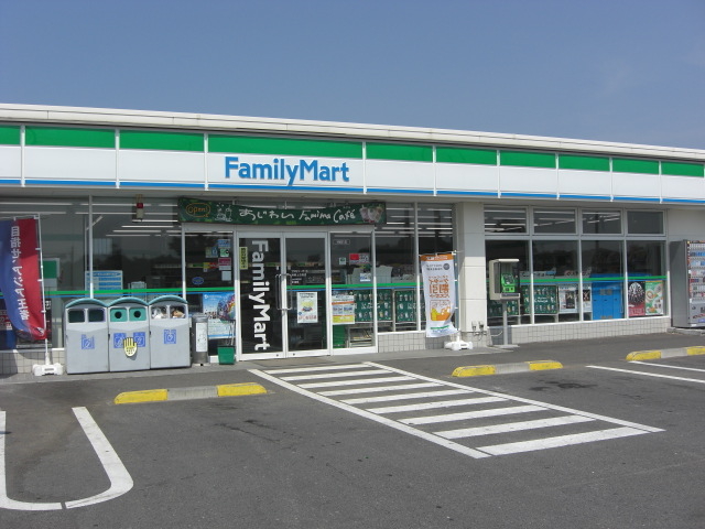 コンビニ　ファミリーマート（コンビニ）（コンビニ）まで900m