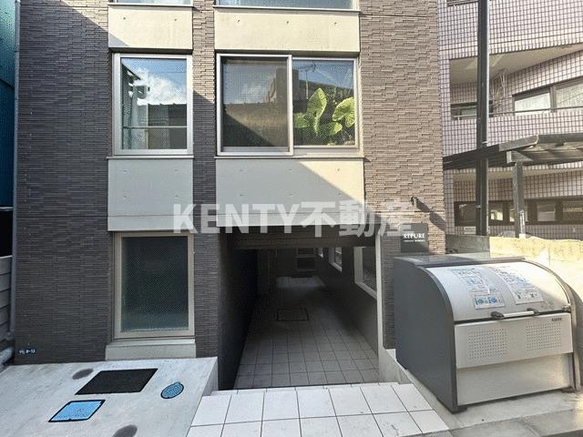 エントランス　落ち着いたエントランスです