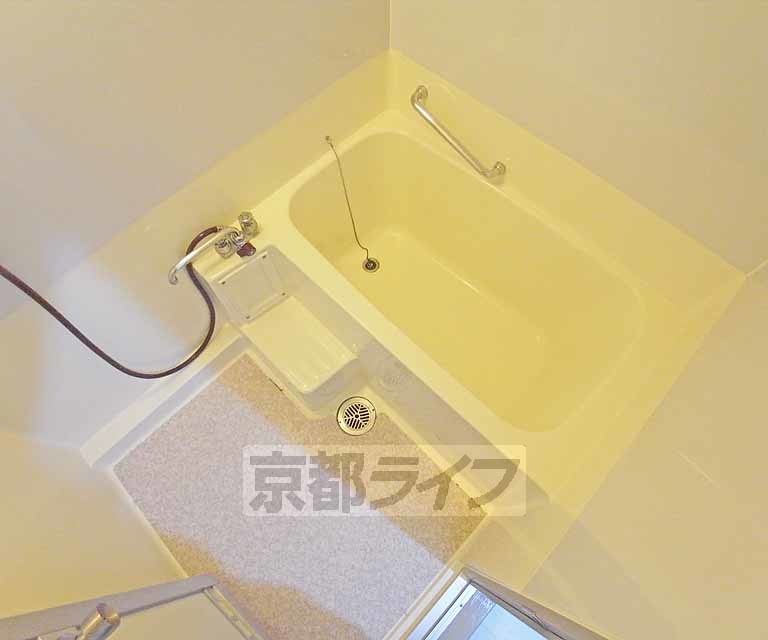 バス・シャワールーム　清潔感のあるバスです