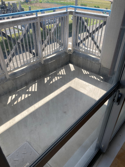 バルコニー　非難梯子あり