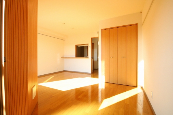 居室・リビング　木のぬくもりを感じられる洋室