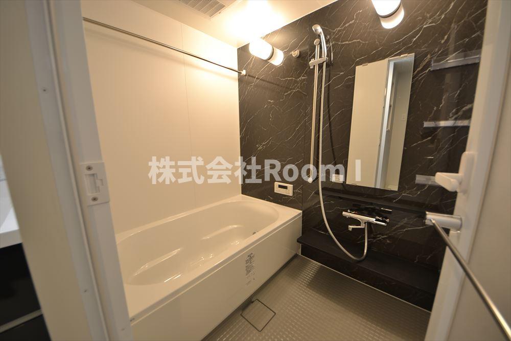 バス・シャワールーム　コンパクトで使いやすいお風呂です