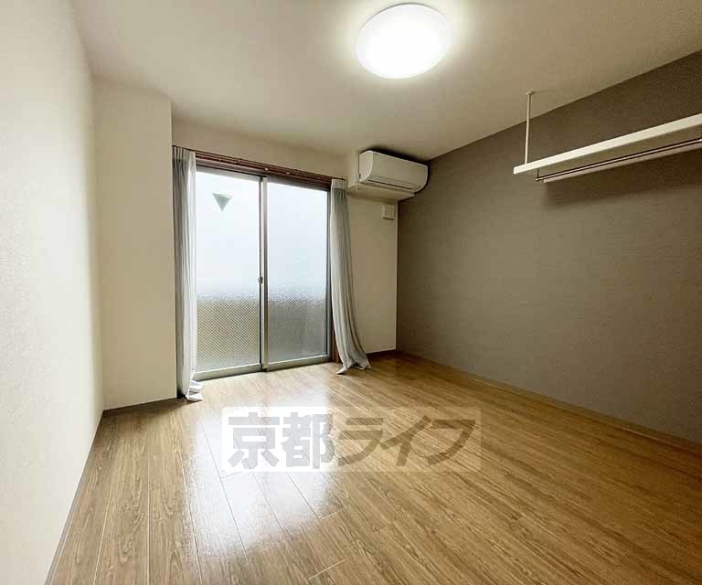 居室・リビング　落ち着いた雰囲気のお部屋です