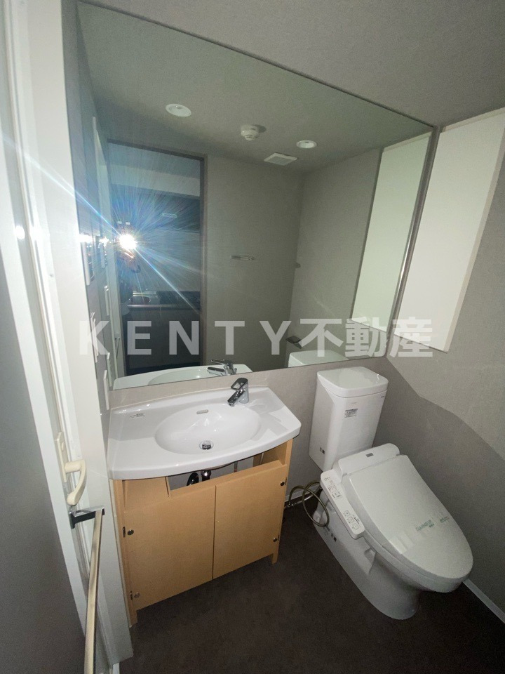 洗面設備　明るい洗面所です