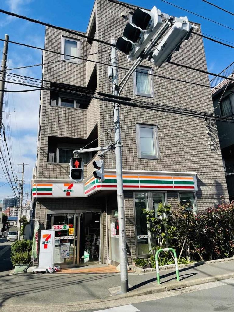 コンビニ　セブンイレブン（コンビニ）まで200m