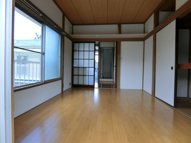 その他部屋・スペース　窓側から見た室内