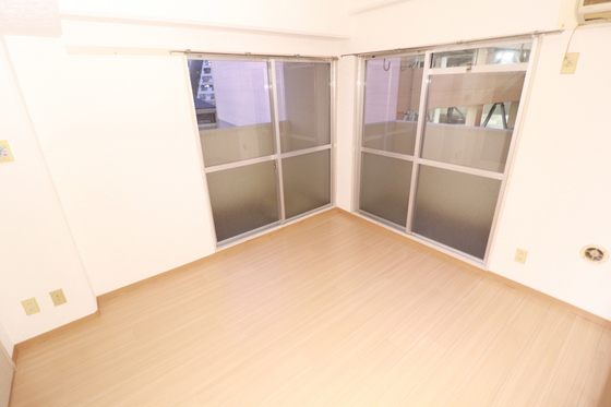 居室・リビング　※別号室の写真です。