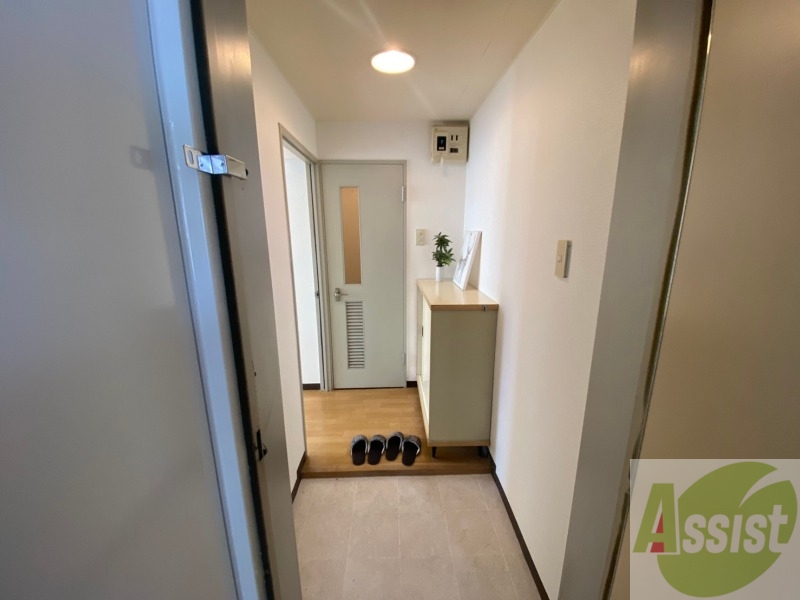 玄関　玄関の様子です。明るい印象ですね。気分もあがりそう。