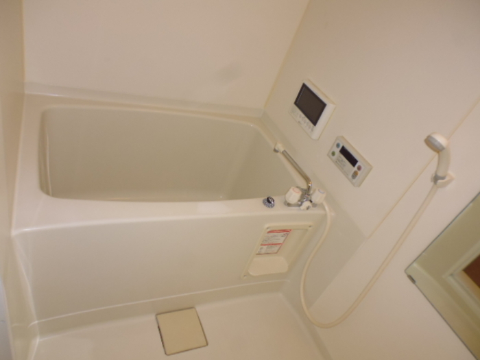 バス・シャワールーム　追い焚き・浴室乾燥機付きのお風呂です♪