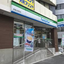 コンビニ　ファミリーマート新宿山吹町店（コンビニ）まで155m