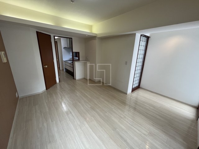 居室・リビング　CITY SPIRE桜川II　リビング