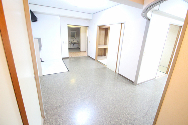 居室・リビング　バリアフリーのダイニング