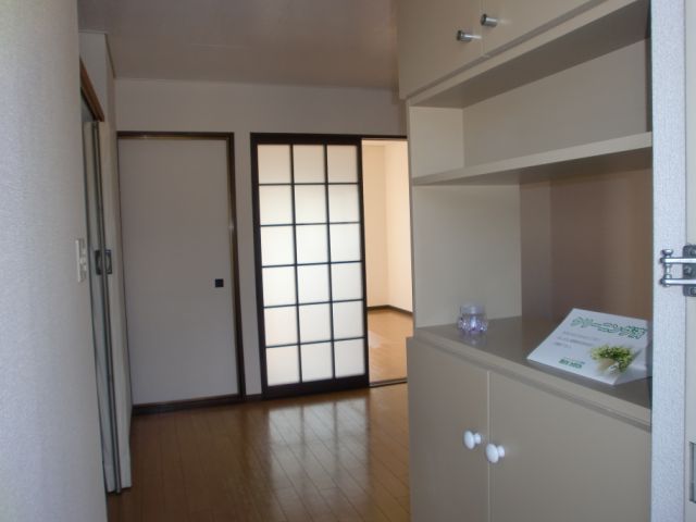 玄関　下駄箱があります。