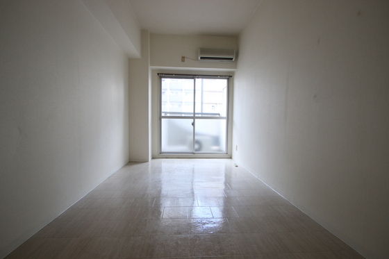 居室・リビング　※別号室の写真です