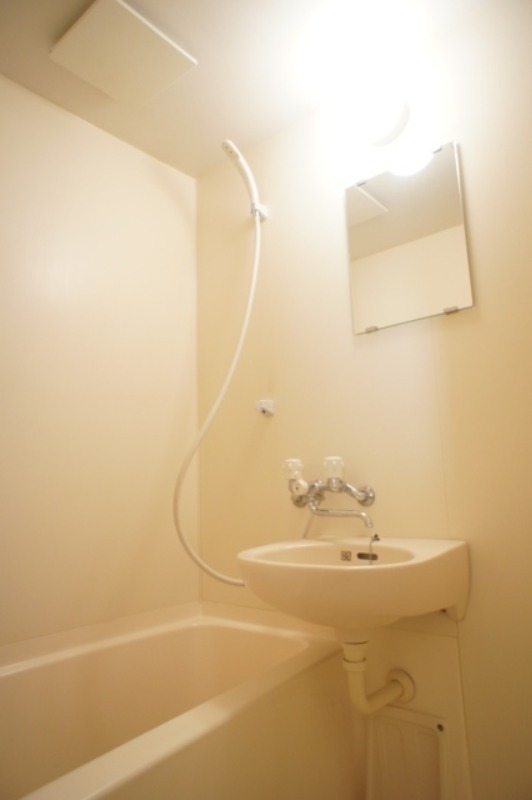 バス・シャワールーム　図面と現状に相違がある場合には現状を優先