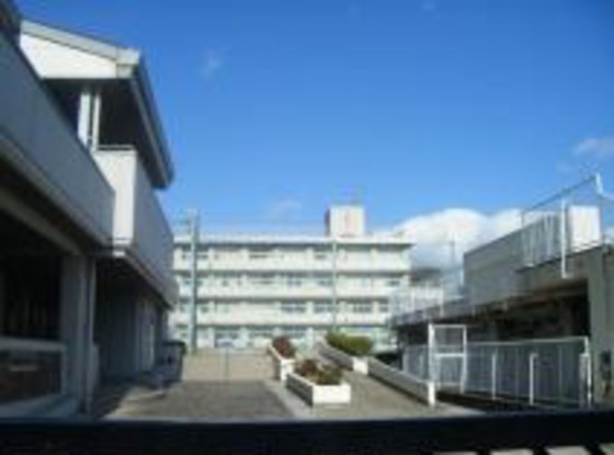 小学校　岡山市立妹尾小学校（小学校）まで1057m