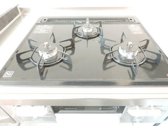 キッチン　３口コンロ