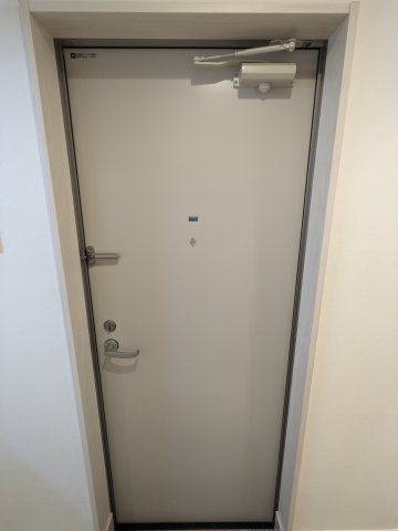 玄関　102号室