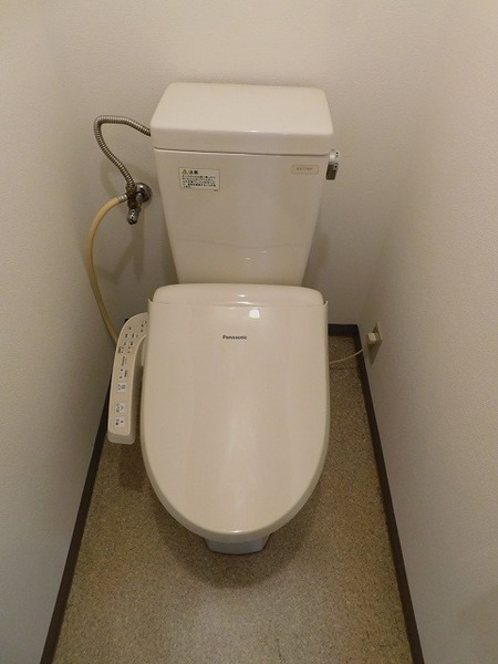 トイレ　※別室同じ間取りの写真。現況を優先します。