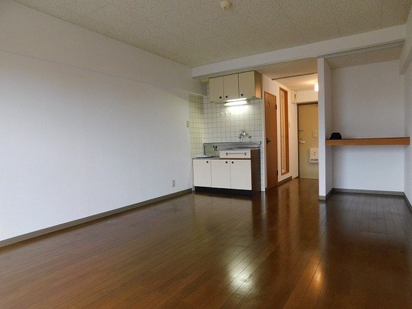 居室・リビング　※別室同じ間取りの写真。現況を優先します。