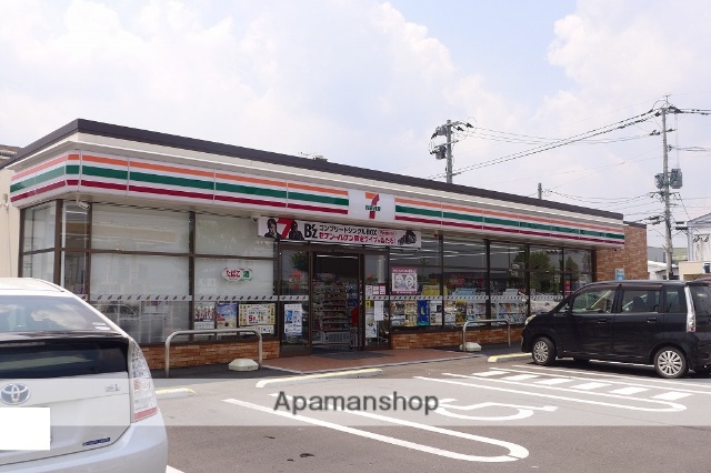 コンビニ　セブンイレブン（コンビニ）まで657m