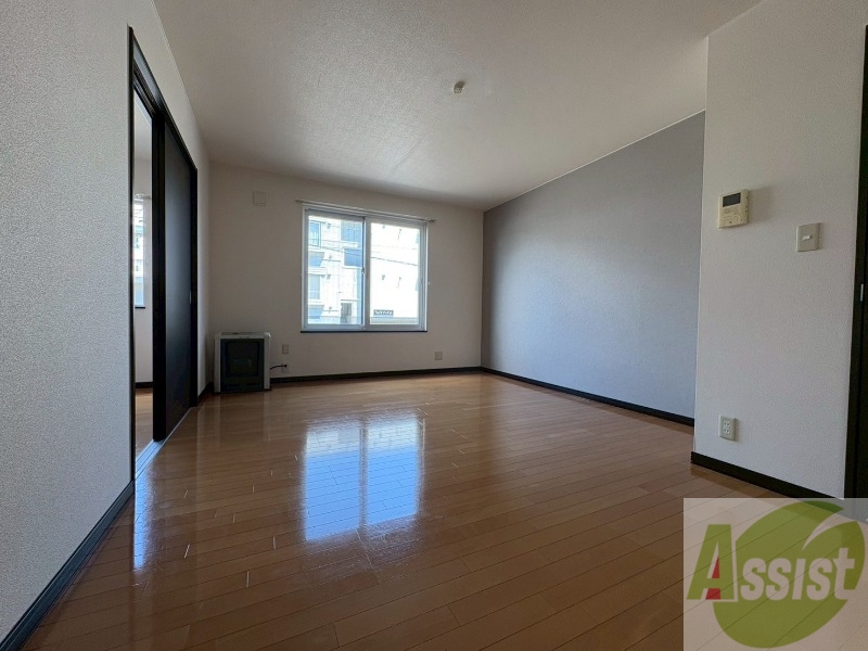 居室・リビング　広くてきれいなリビングです！快適に過ごせそうですね。