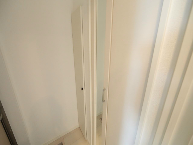 玄関　玄関　シューズボックス付（収納充実してます）