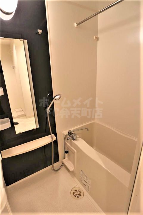 バス・シャワールーム　コンパクトで使いやすいお風呂です