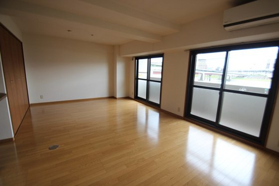 居室・リビング　※写真は別の階です