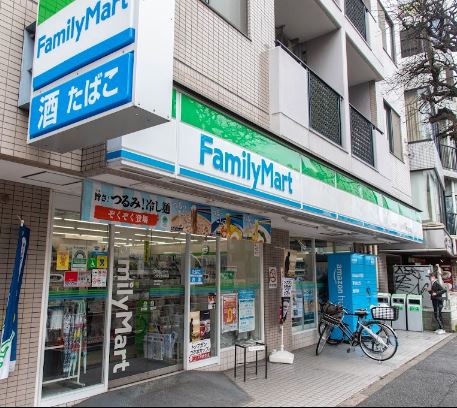 コンビニ　ファミリーマート上馬交差点前（コンビニ）まで348m